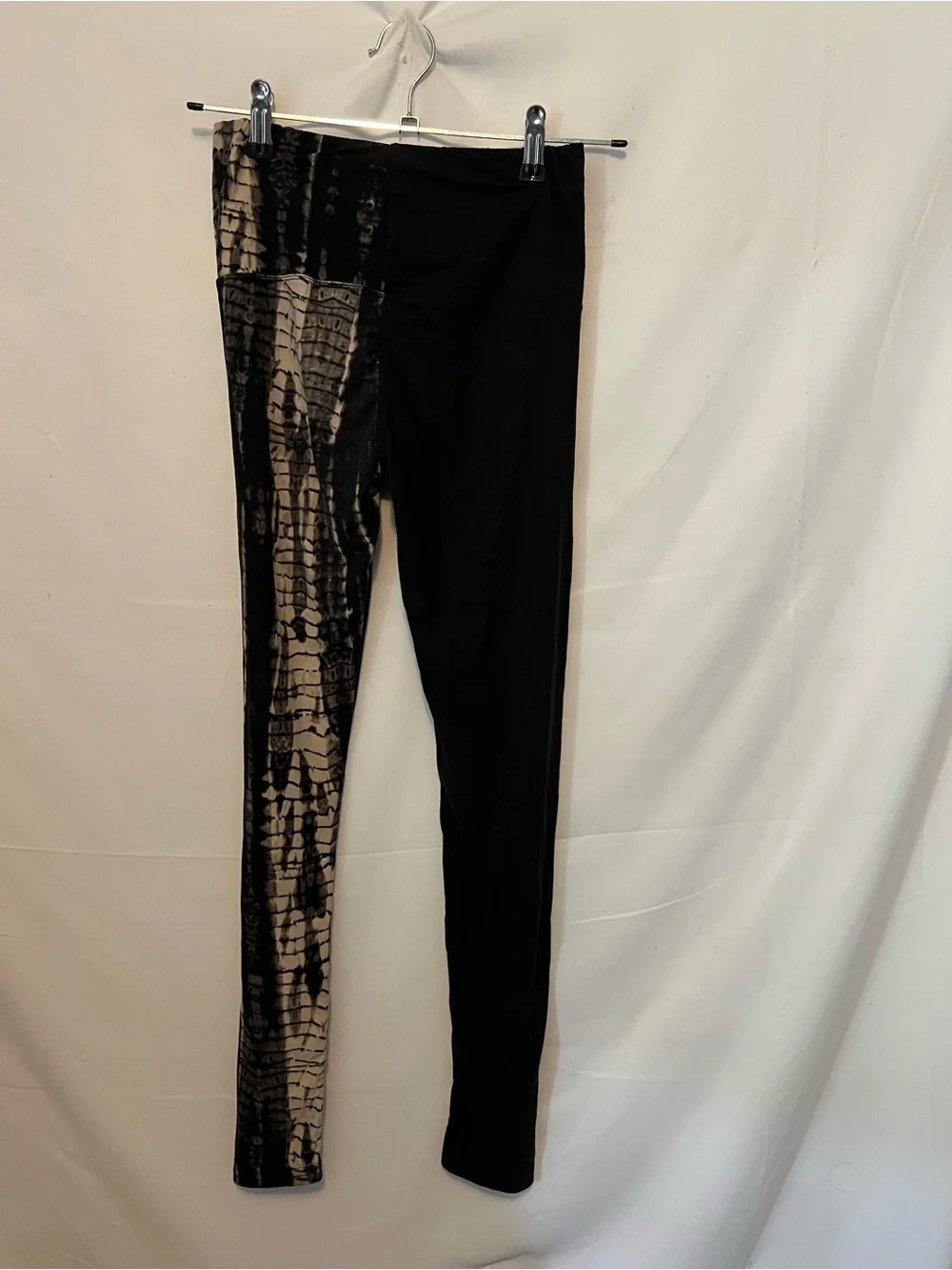 Black/Cream Tie Dye High-Waisted, Full Length, Athleisure Leggings - Size S - Picture 4 of 5